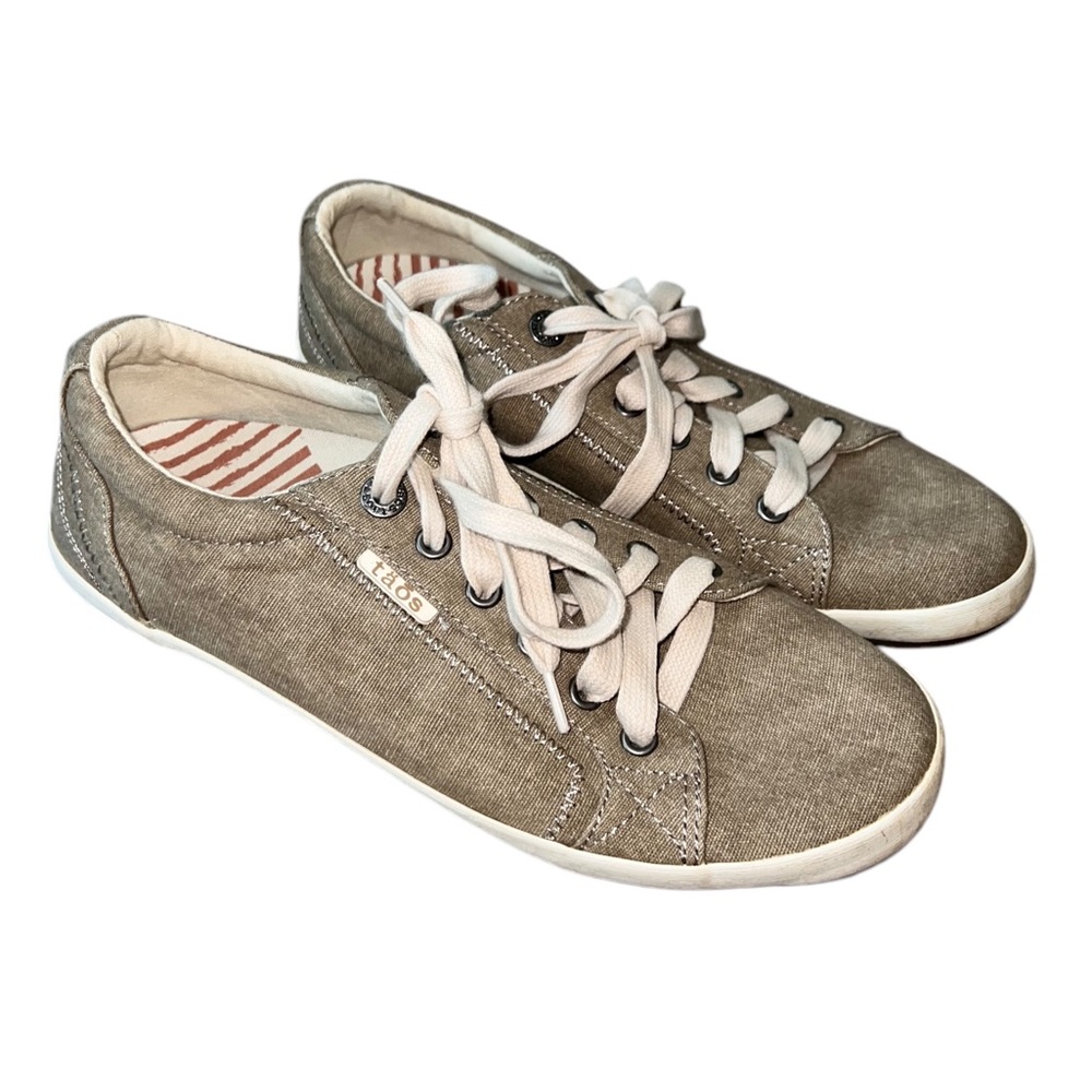 3/$25 Taos women’s Star Canvas Sneakers size 9